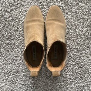 Steve Madden suede booties in great condition